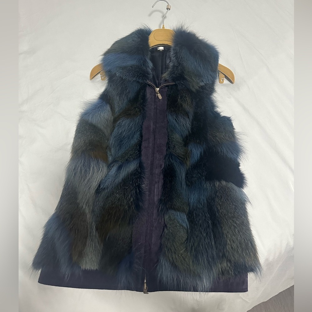 Fur and leather vest blue color. Size S. Never used